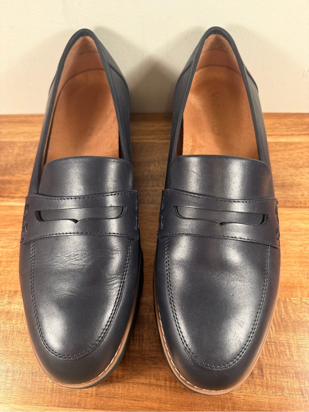 Vionic Dark Navy Leather Cleo Loafers Size 10 NWOT